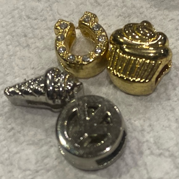 Bcbg bcbgeneration bracelet RETIRED hamburger horseshoe cupcake fries charm # - Picture 3 of 4